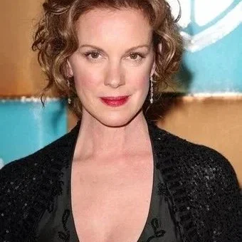 Elizabeth Perkins