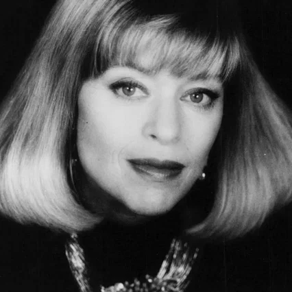  Edina Ronay