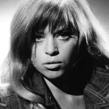  Edina Ronay