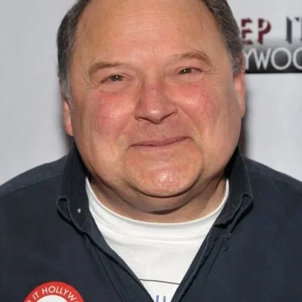  Stephen Furst