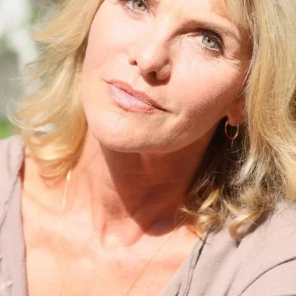  Olivia Dutron
