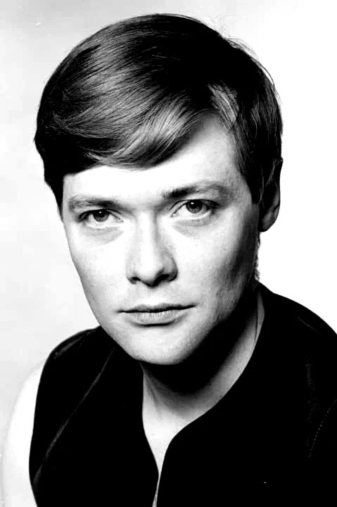 Simon Ward