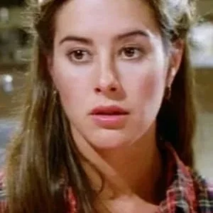 Suzanna Love