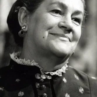  Paula Braend