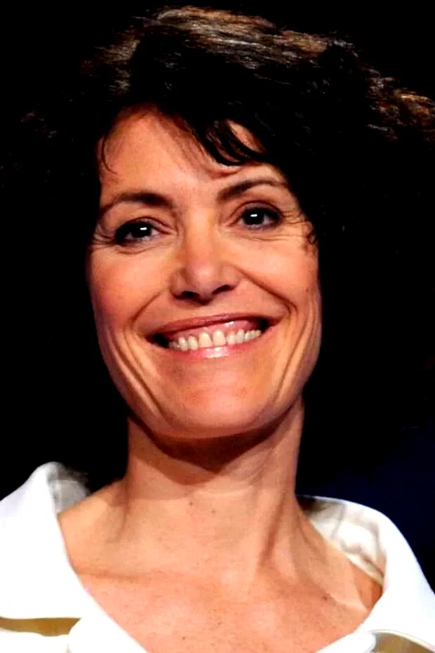  Caroline Tresca