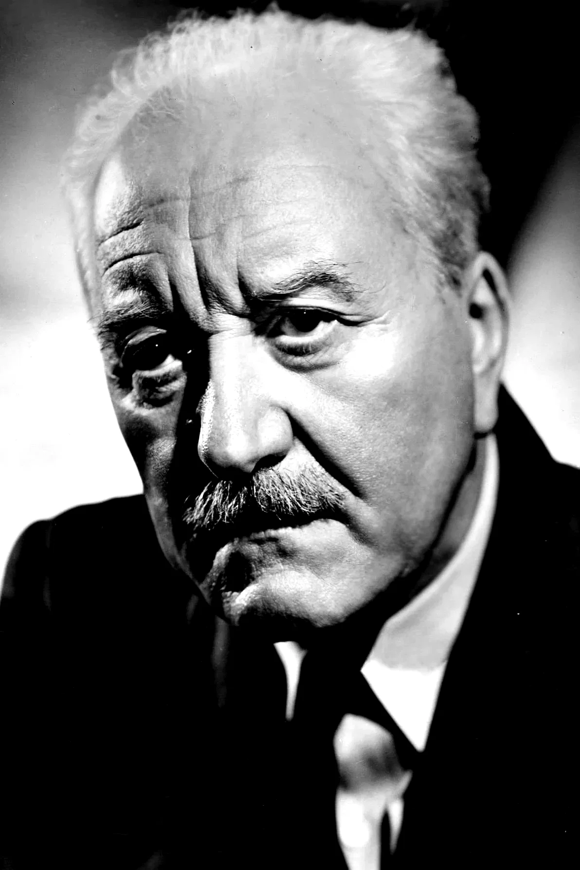 Charles Carson