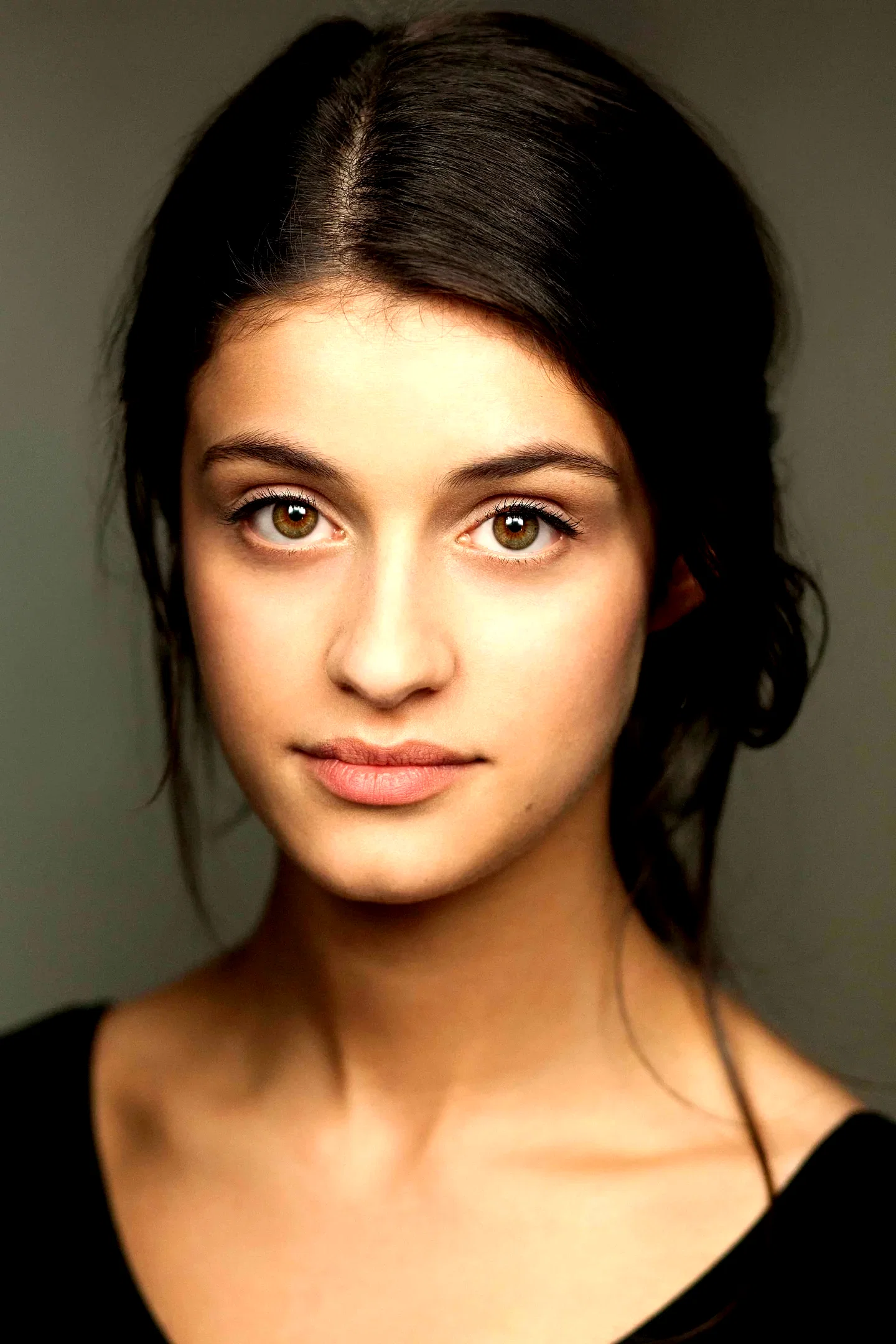  Anya Chalotra