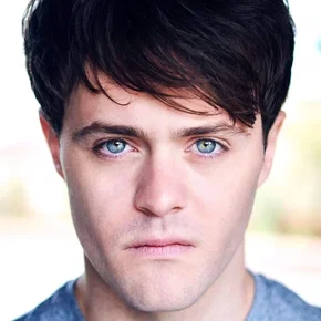 Photo star : Joey Batey