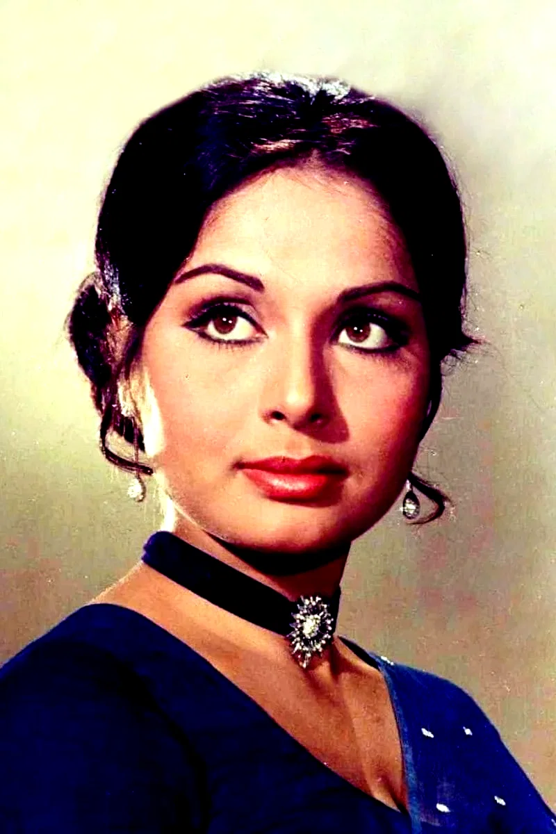  Rakhee Gulzar