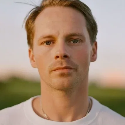  Sam Strike