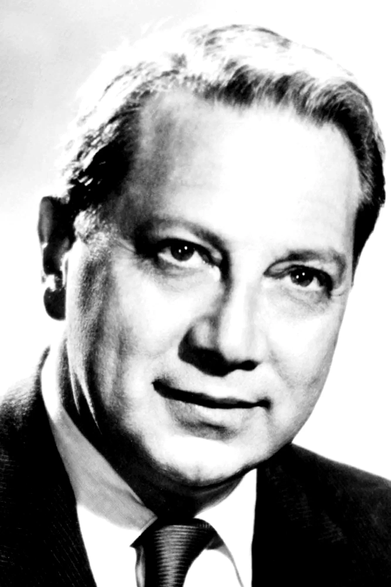 Luther Adler