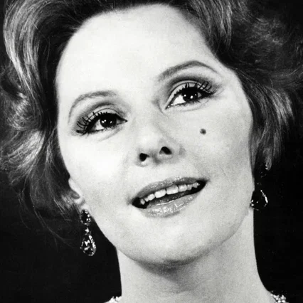 Carlin Glynn