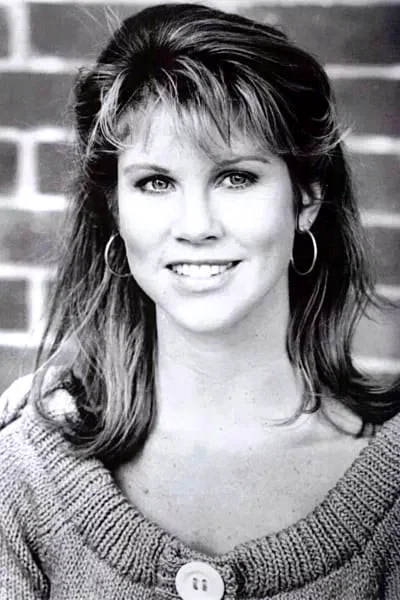 Leah  Ayres