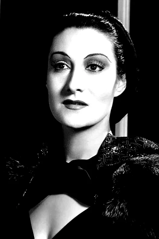  Gloria Holden