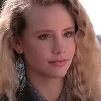  Amanda Peterson