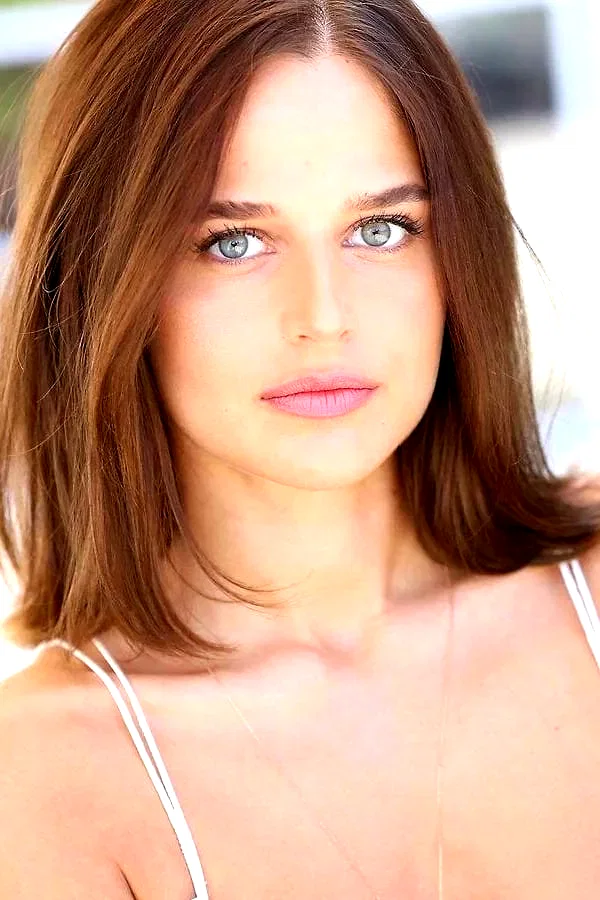  Stephanie Nur