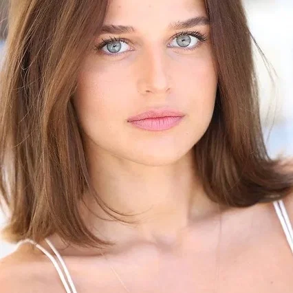  Stephanie Nur