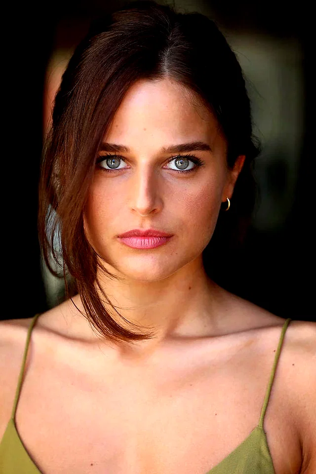  Stephanie Nur