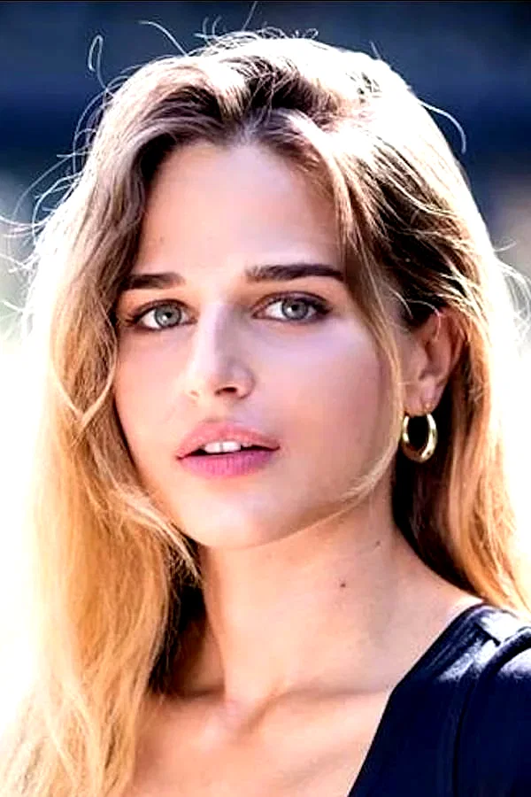  Stephanie Nur
