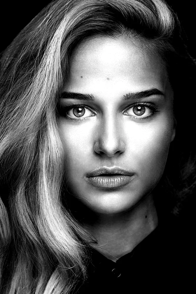  Stephanie Nur