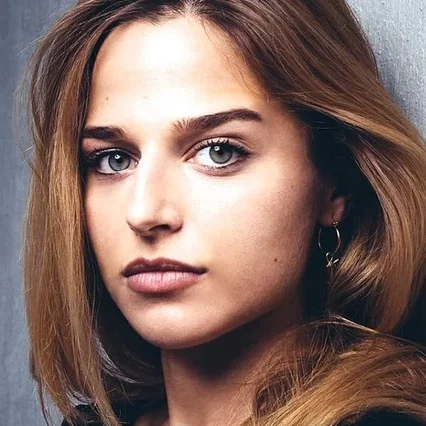  Stephanie Nur