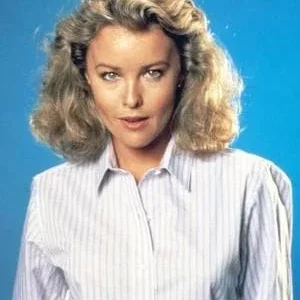  Faye Grant