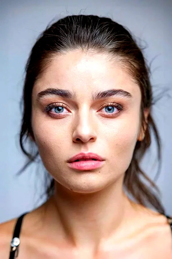  Ayça Ayşin Turan