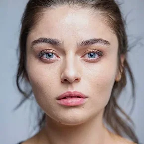 Photo star :  Ayça Ayşin Turan