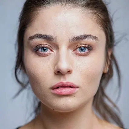  Ayça Ayşin Turan