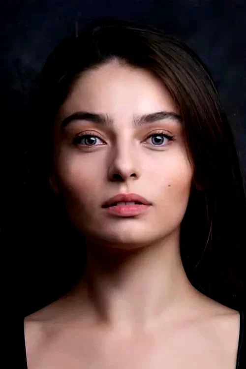  Ayça Ayşin Turan