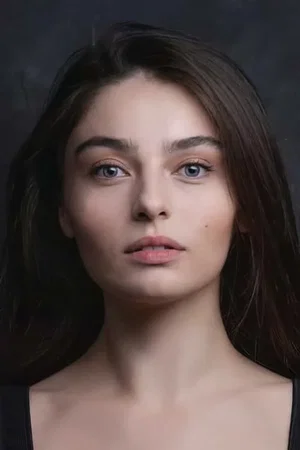  Ayça Ayşin Turan
