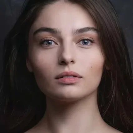  Ayça Ayşin Turan