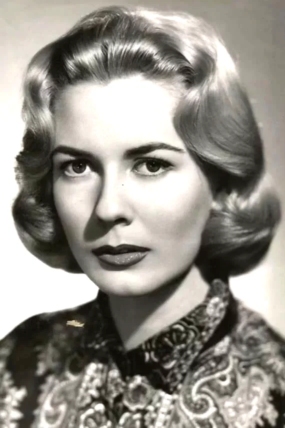  Emma Danieli