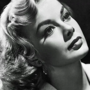 Photo star :  Leslie Parrish