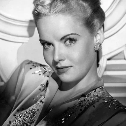  Angela Greene