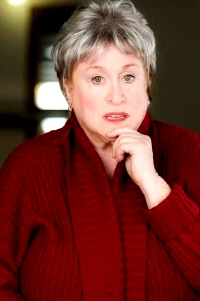  Carole Ita White