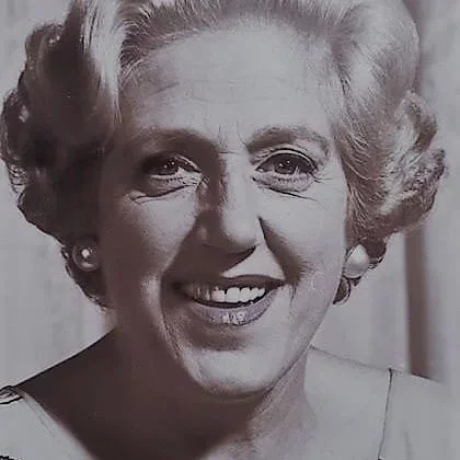  Mary Santpere