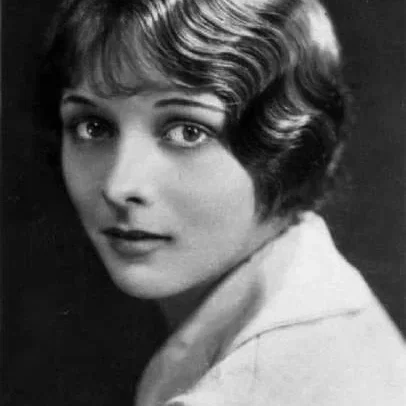  Gillian Lind
