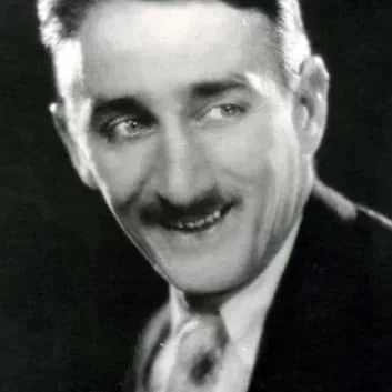 Clyde Cook
