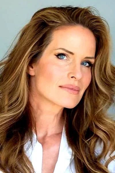 Monika Schnarre