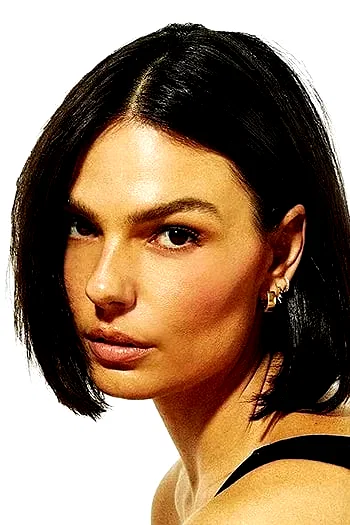  Isis Valverde