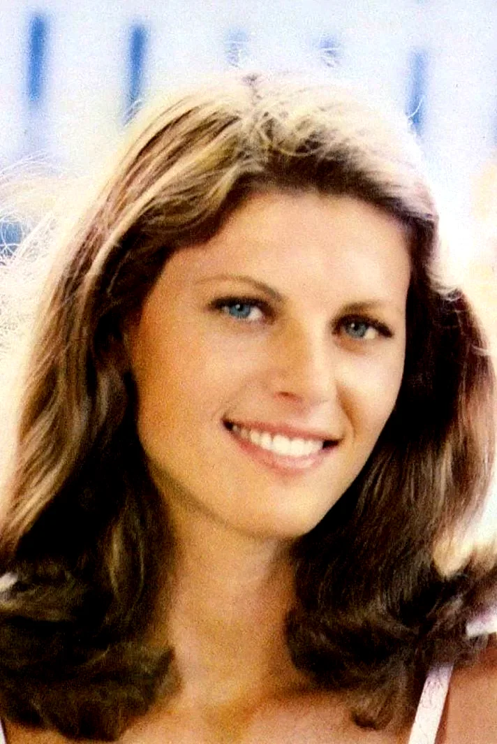  Robyn Douglass
