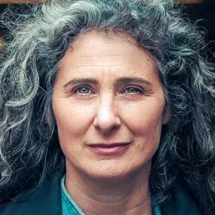  Tamar Van Den Dop
