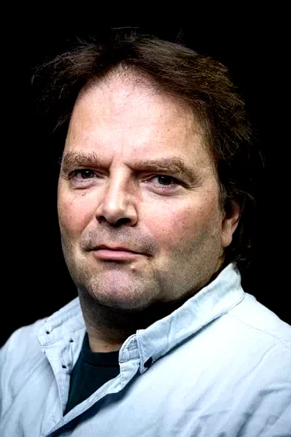  Victor Low