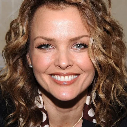 Dina Meyer
