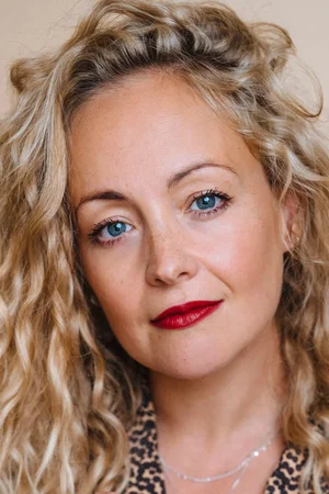  Victoria Elliott