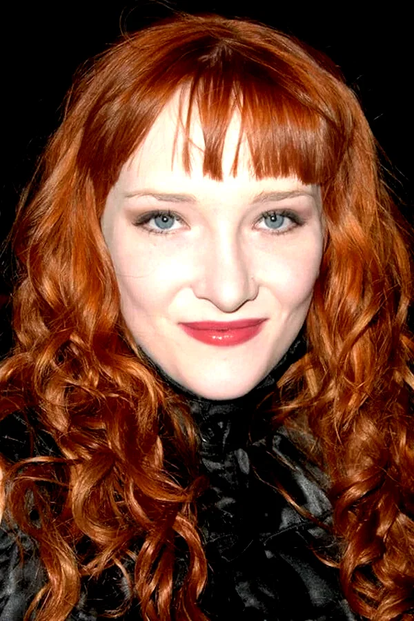 Scarlett Pomers