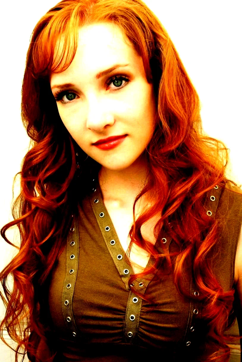  Scarlett Pomers