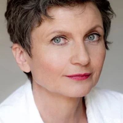  Angela Hobrig