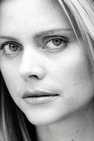 Sophie Lee photo